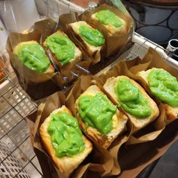 ปังปิ้งใส้ทะลักสังขยา