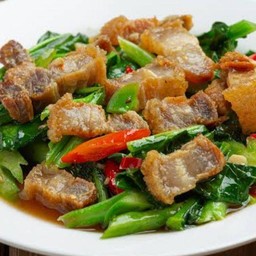 ข้าวคะน้าหมูกรอบ