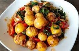 ผัดพริกแกงไข่อ่อน