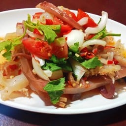 ยำแมงกระพรุนหมึกกรอบ