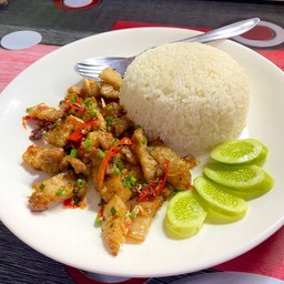 สามชั้นผัดพริกเกลือ