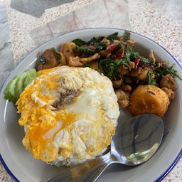 กะเพราแท้ไก่เต้าหู้ไข่ทอด