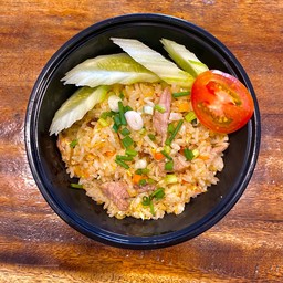 ข้าวผัดไข่ใส่หมู