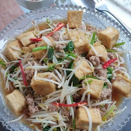 ข้าวราดผัดถั่วงอกเต้าหู้ทรงเครื่อง