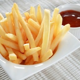 [อร่อยซ่ากับโค้ก] เฟรนซ์ฟรายส์200g +  โค้ก ออริจินัล (กระป๋อง) 