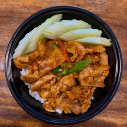 ข้าวผัดพริกแกงหมู