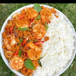 ข้าวราดผัดพริกแกงกุ้ง