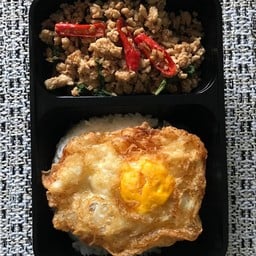 ข้าว +กระเพราหมูสับ +ไข่ดาว