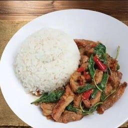 ข้าวกระเพราหมูย่าง