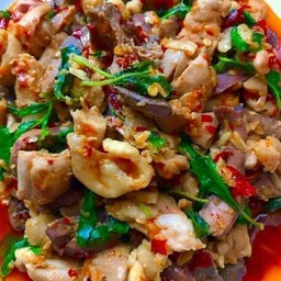 ข้าวราดผัดพริกแกงเครื่องในไก่