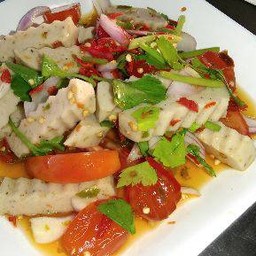 ยำหมูยอไข่แดง