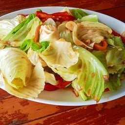 กับ/กะหล่ำปลีผัดน้ำปลาพริกสด