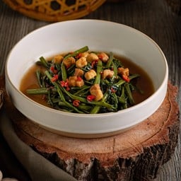 ผัดผักบุ้งไฟแดงกากหมู