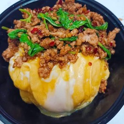 กระเพราหมูสับไข่ข้น