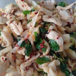 ข้าวราดกระเพราไก่หน่อไม้ดอง(ฟรีไข่ดาว)