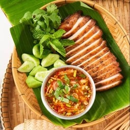 อกไก่พริกไทยดำย่าง จิ้มแจ่วมะม่วง สับปะรด (LS)