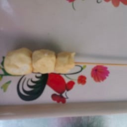 ลูกชิ้นทอดน้ำจิ้มรสเด็ด