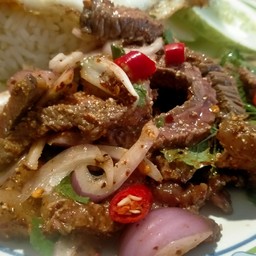 น้ำตกเสือย่างฉ่ำโบ๊ะพร้อมไข่ดาวไม่สุกขอบกรอบสิงห์น้องชอบทำไข่ดาว