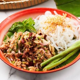 ลาบอกไก่เส้นบุก (LS)