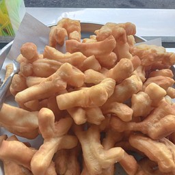 ปาท่องโก๋ ตัวละ