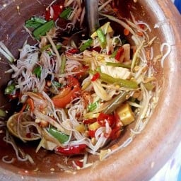 ร้านส้มตำแซ่บซิ่ง