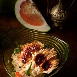 ยำส้มโอ กุ้งแม่น้ำย่าง