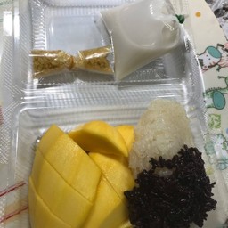 ข้าวเหนียวมะม่วง สองใจ