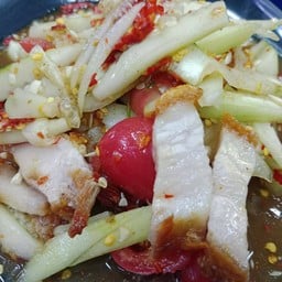 ตำแตงปูปลาร้าหมูกรอบ