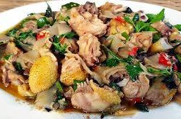 ไก่บ้านผัดกระเพรา