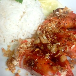 ข้าวกุ้งทอดกระเทียม