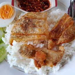 ข้าวปลาแกะ ปลาสลิด คุณยาย
