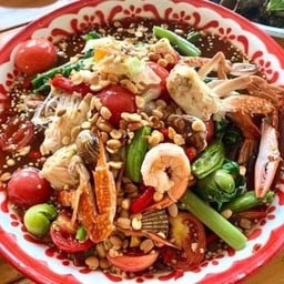 ตำซั่วทะเล กุ้ง หอย หมึก หมูยอ(ไม่ได้ปูนะคะ)
