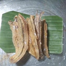 ปลาแห้ง  ทอดกรอบ