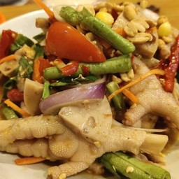 เหลาตีนไก่หมูยอ