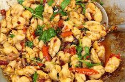 เนื้อไก่ผัดกระเพรา