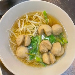 ก๋วยเตี๋ยวลูกชิ้นจัมโบ้(ลูกชิ้นเนื้อ)
