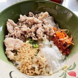 ก๋วยเตี๋ยวหมูตุ๋น..ผู้พันหมู