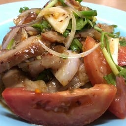 ยำคอหมูย่าง