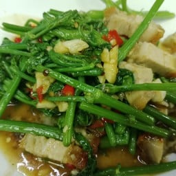 ยอดมะระหมูกรอบ