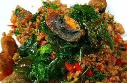 ไข่เยี่ยวม้าผัดกระเพรากรอบ