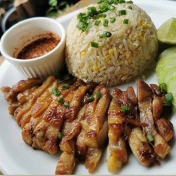 ข้าวผัดไข่ + ไก่ย่างจิ้มแจ่ว