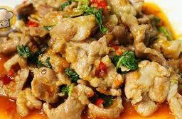 หมูชิ้นผัดกะเพรา