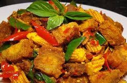 หมูกรอบผัดเผ็ด