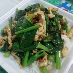 คะน้าไก่ราดข้าว