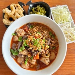 ยำปากแซ่บ ขนมจีนน้ำเงี้ยวเชียงราย ยำปากแซ่บ สาขาลำพูน