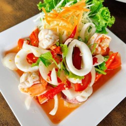 แอนส้มตำไฮโซ