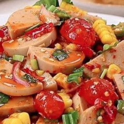 ยำข้าวโพดหมูยอไข่เค็ม