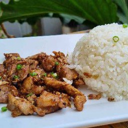 ข้าวหน้าหมูชิ้นกระเทียม