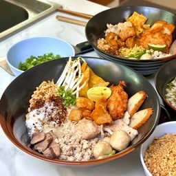 เกาเหลาต้มยำเจ๊จูน