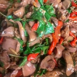 หัวใจไก่ผัดกระเพราราดข้าว